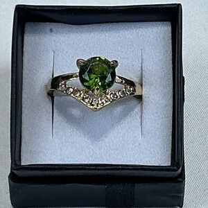 Green Glass Solitaire Ring Gold Tone Rhinestone Accent Size 8.5 Costume Jewelry
